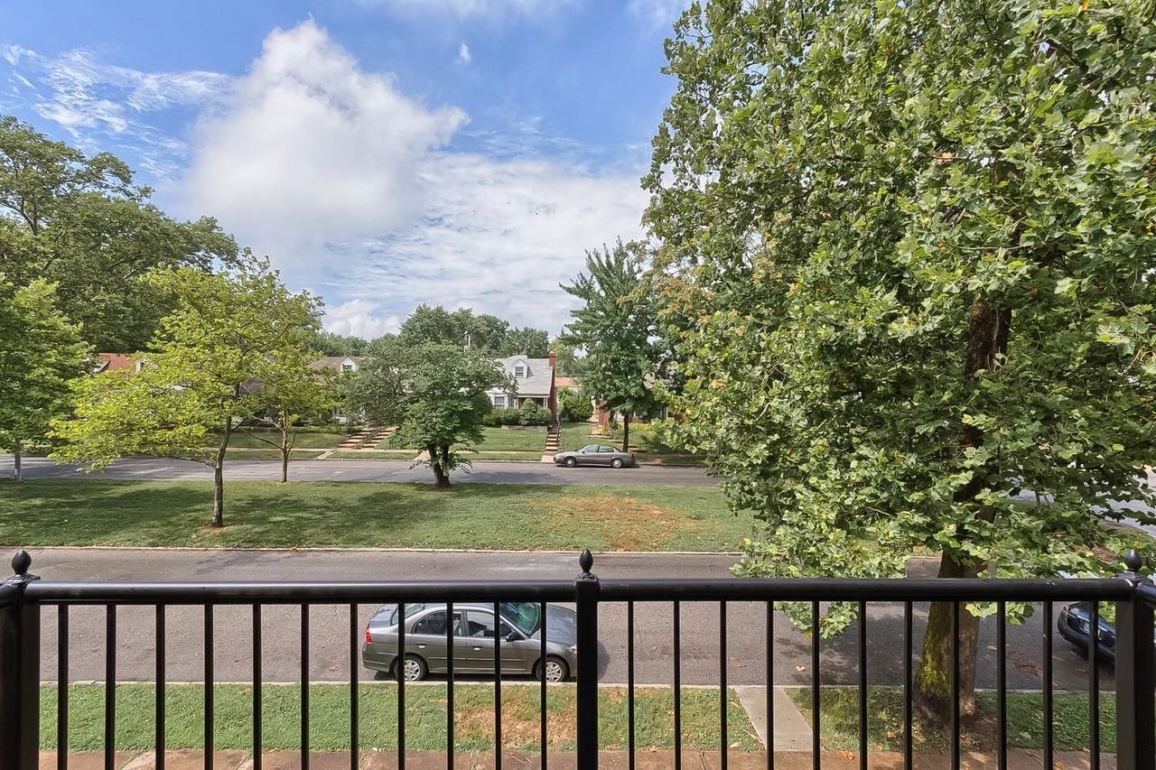 5204 Oleatha Ave - Photo 5 of 15
