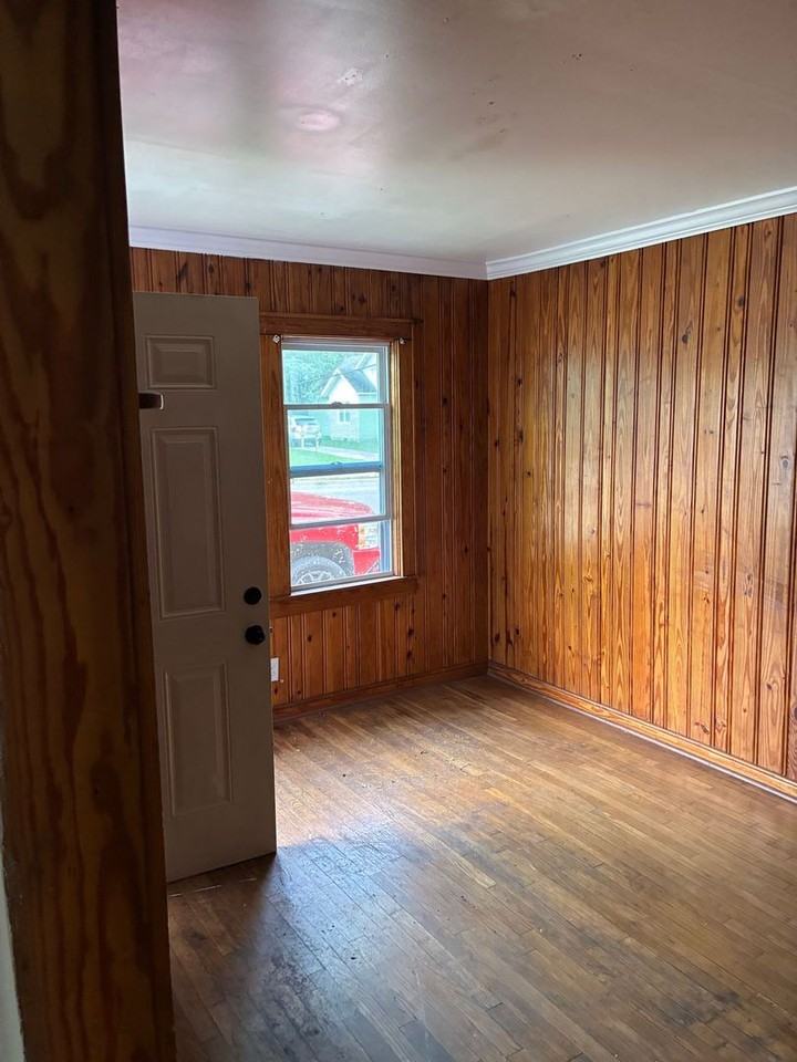 105 N Hatton Ave - Photo 2 of 2