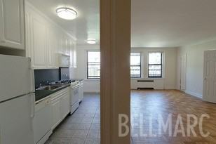 Lexington Ave & E 89th St #4