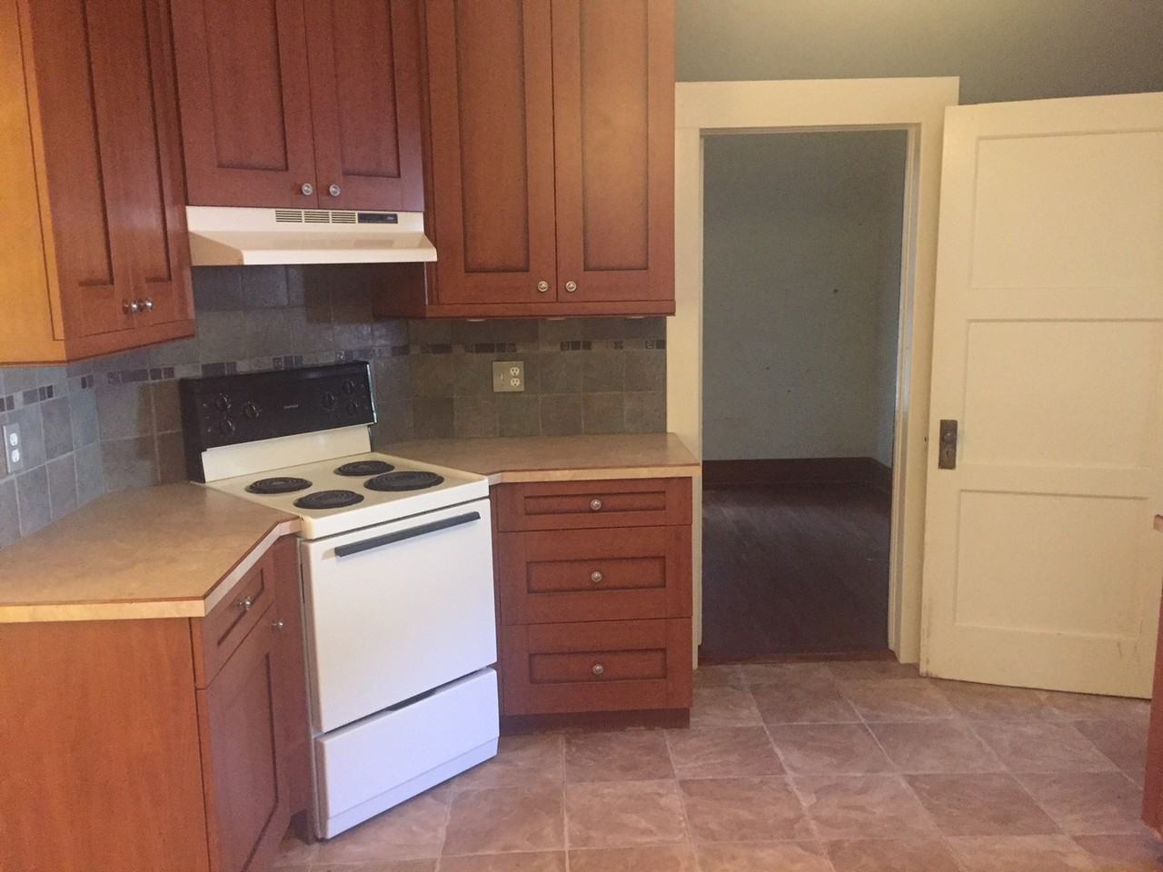 431 N Whitcomb St - Photo 2 of 7
