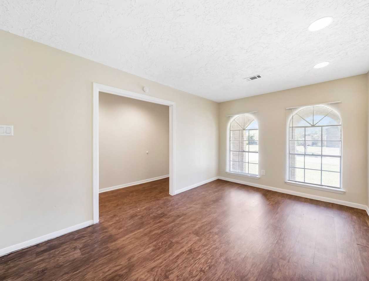 7962 Southmeadow Dr - Photo 4 of 20