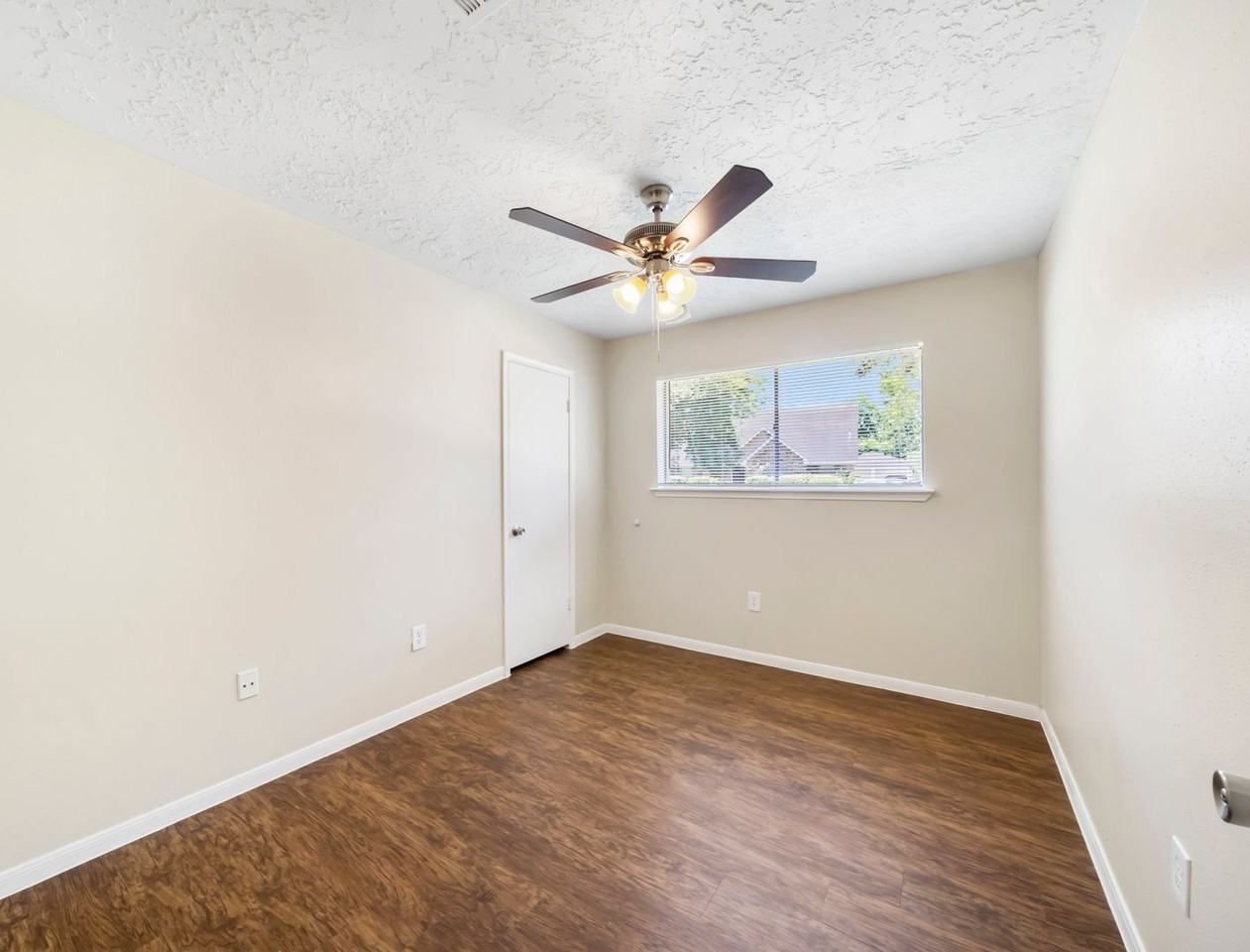 7962 Southmeadow Dr - Photo 5 of 20