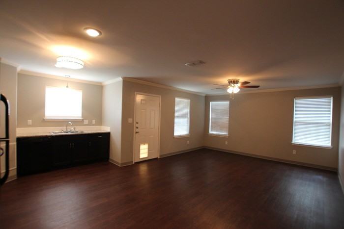 2532 Westminster Dr - Photo 3 of 20