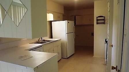 424 E Robertson Ave - Photo 4 of 8