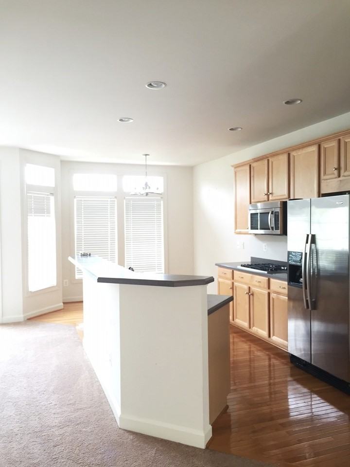 1023 Hotchkiss Pl - Photo 2 of 9