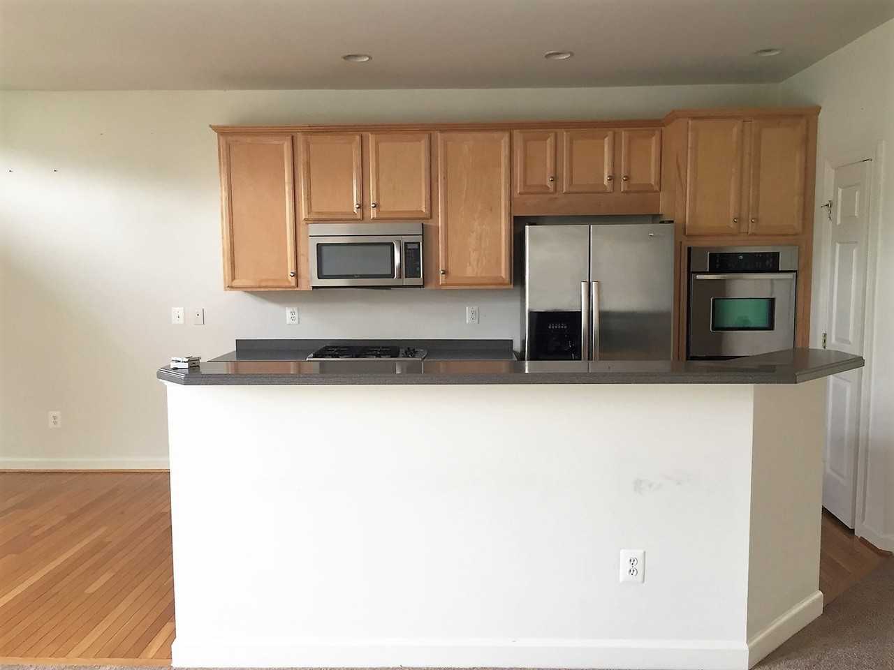 1023 Hotchkiss Pl - Photo 3 of 9
