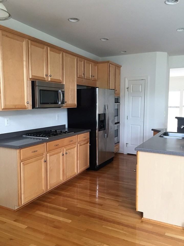 1023 Hotchkiss Pl - Photo 4 of 9