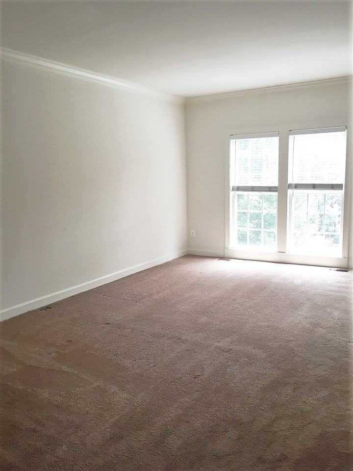 1023 Hotchkiss Pl - Photo 5 of 9