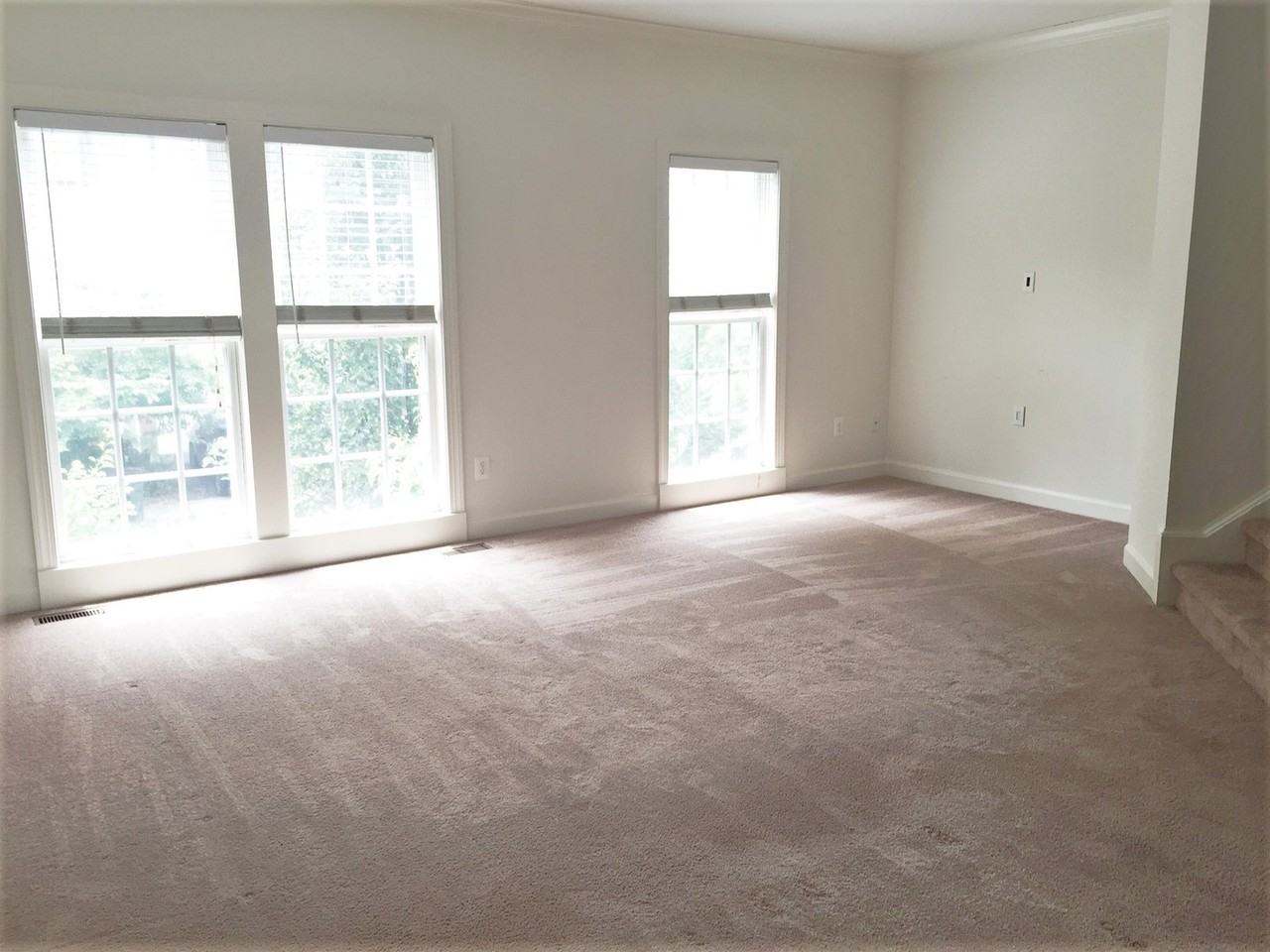 1023 Hotchkiss Pl - Photo 6 of 9