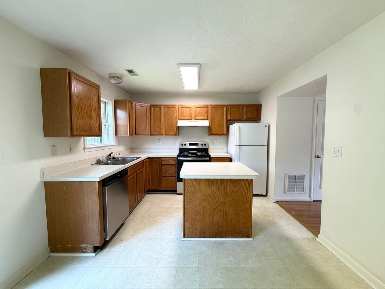 9906 Warwick Pl - Photo 5 of 14