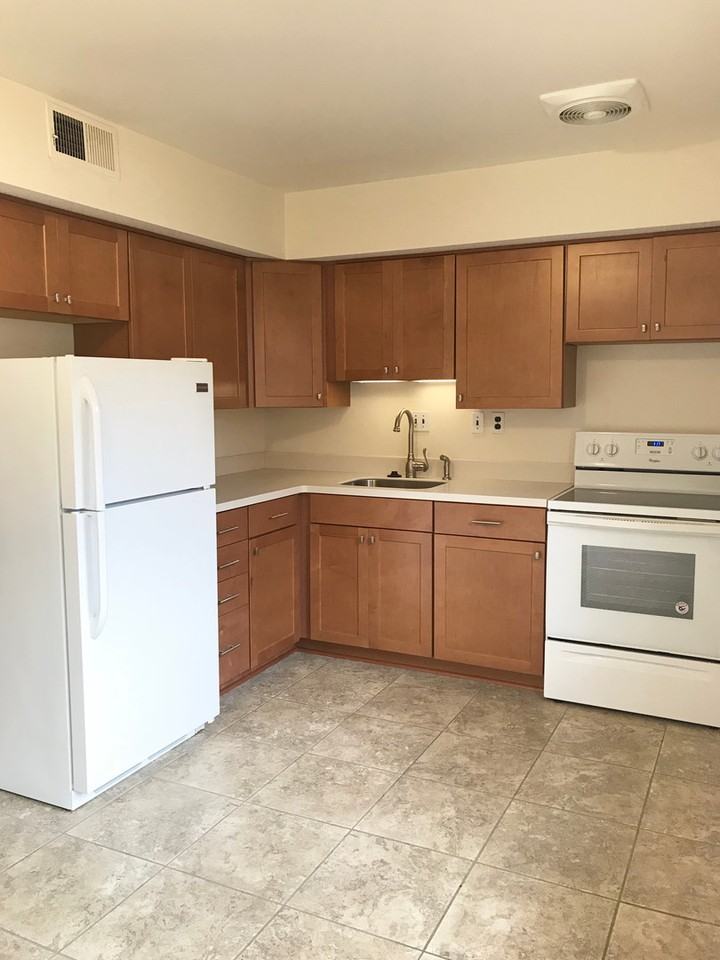 1101 Prince Edward St Apt C - Photo 2 of 6