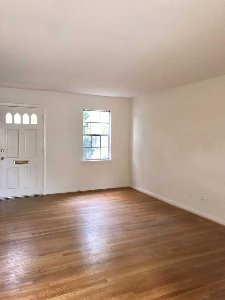 1101 Prince Edward St Apt C - Photo 3 of 6