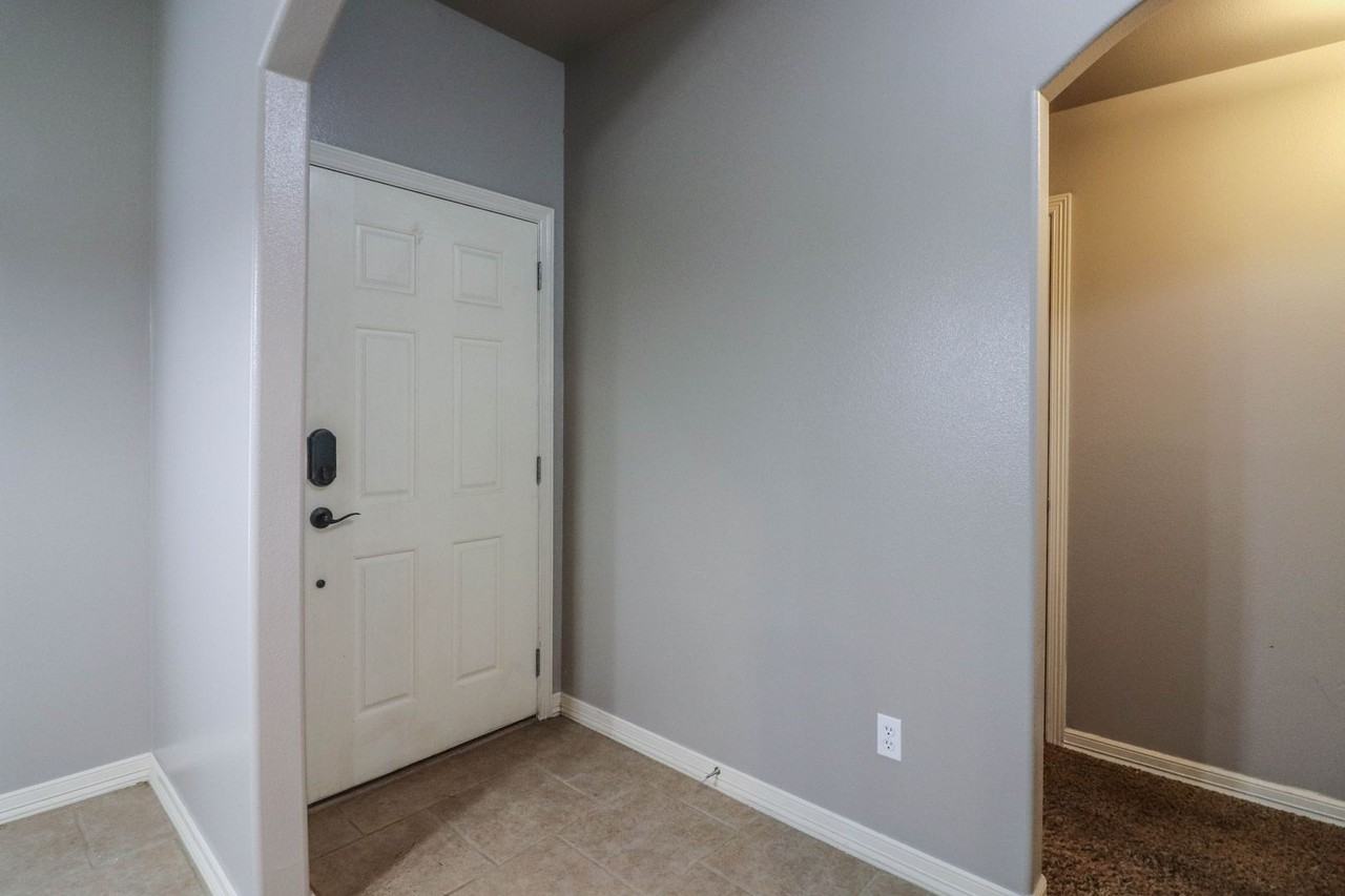 15022 S Justin Ave - Photo 4 of 36