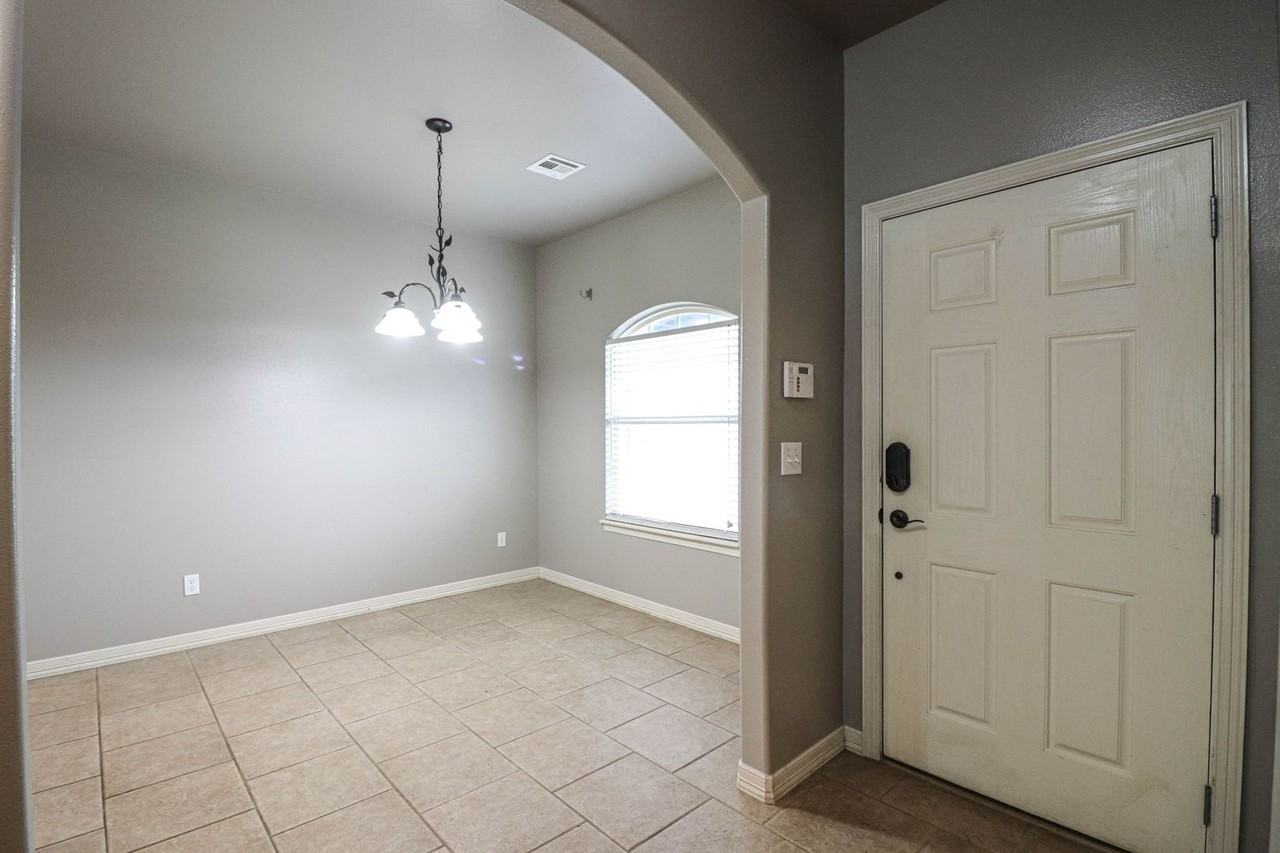 15022 S Justin Ave - Photo 5 of 36