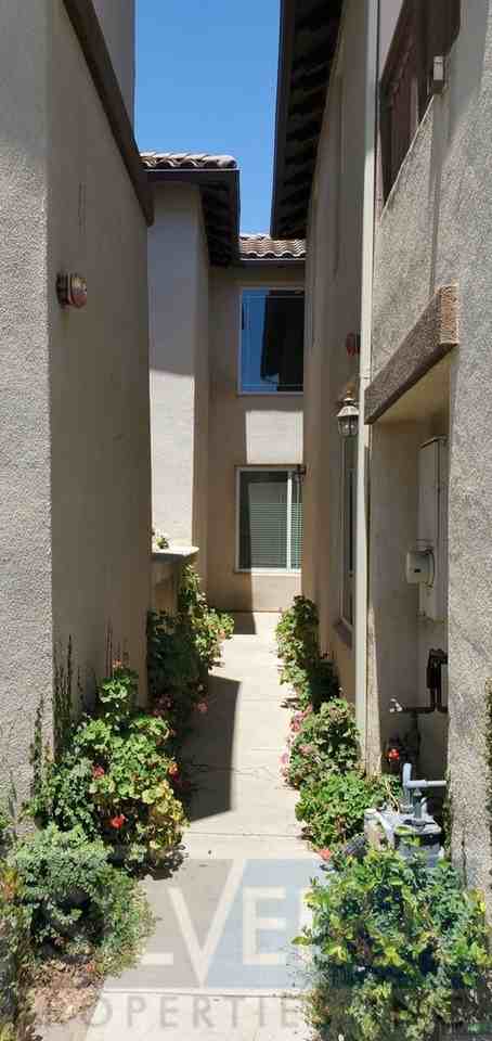 1715 Bilbao Dr - Photo 3 of 42