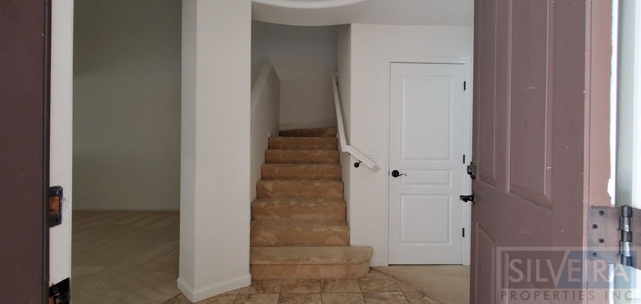 1715 Bilbao Dr - Photo 4 of 42