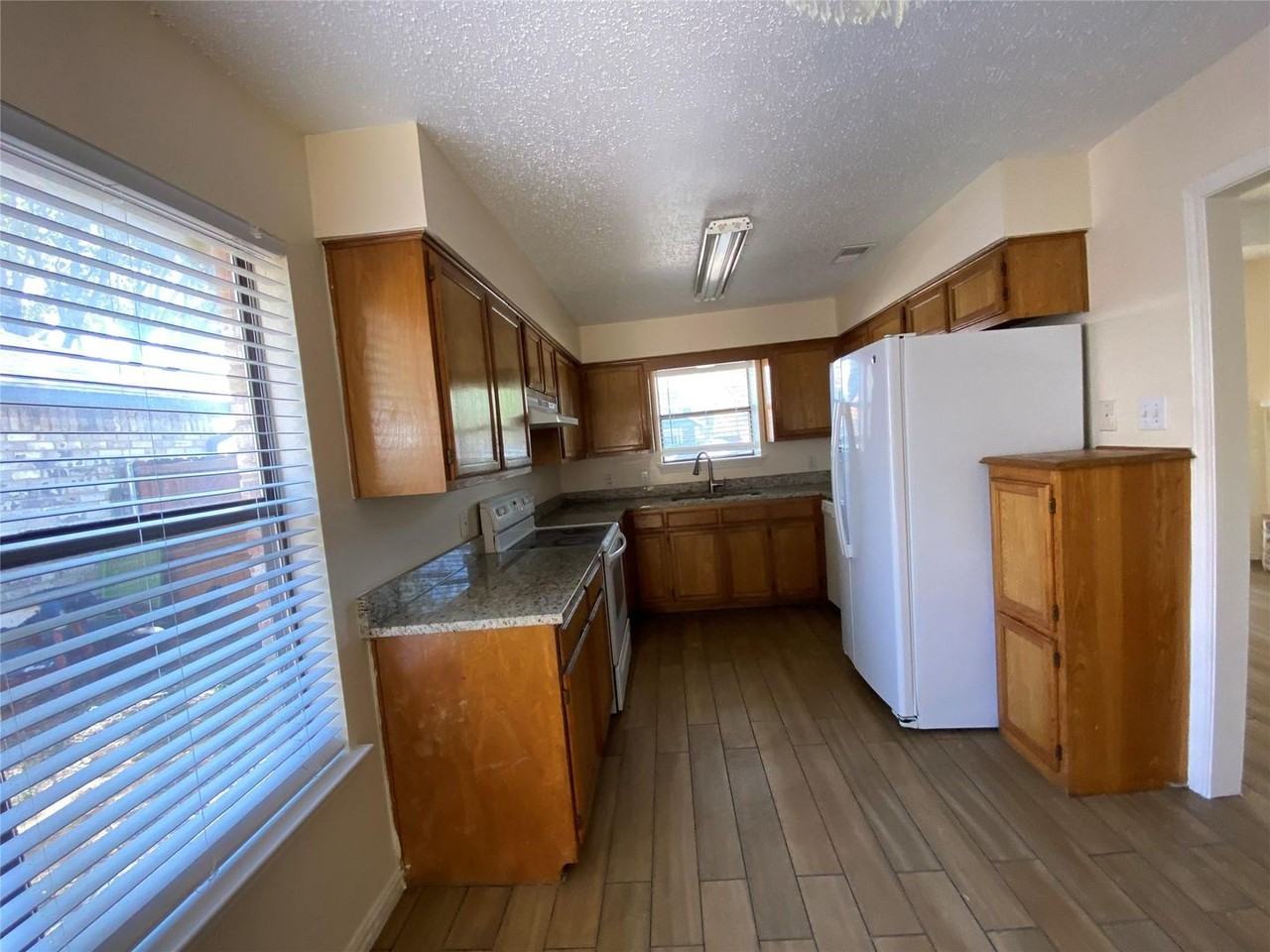 530 Rawls Cir - Photo 2 of 11