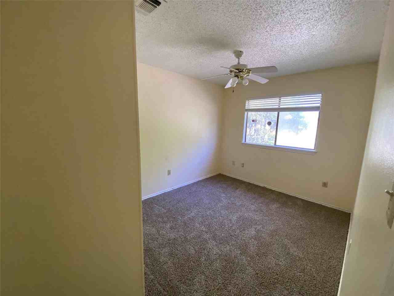 530 Rawls Cir - Photo 4 of 11
