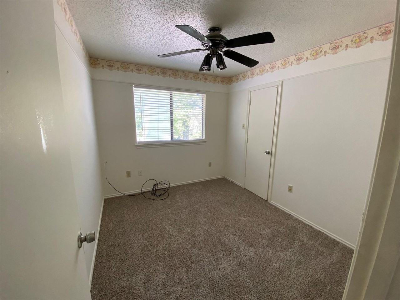 530 Rawls Cir - Photo 5 of 11