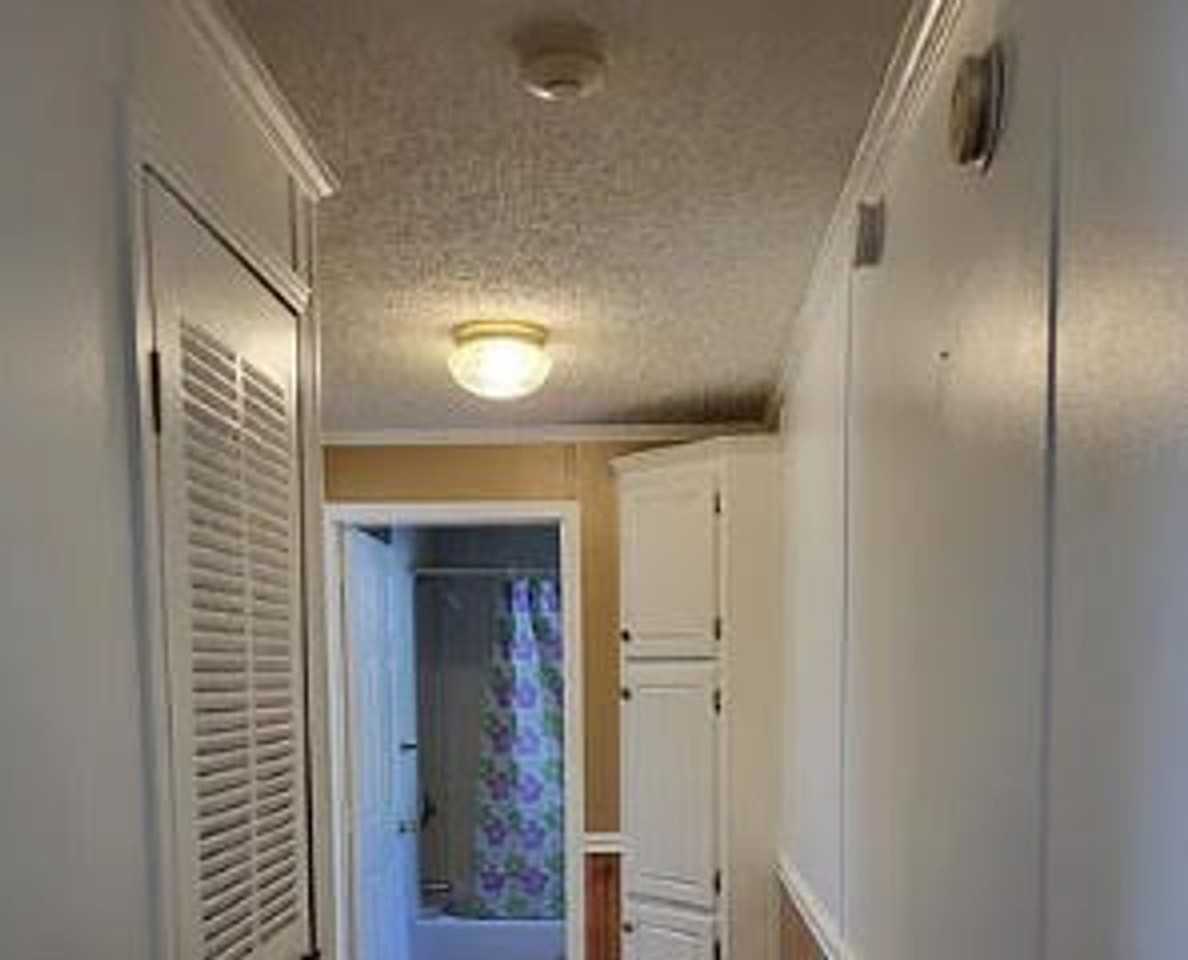 113 W Court Dr - Photo 2 of 7