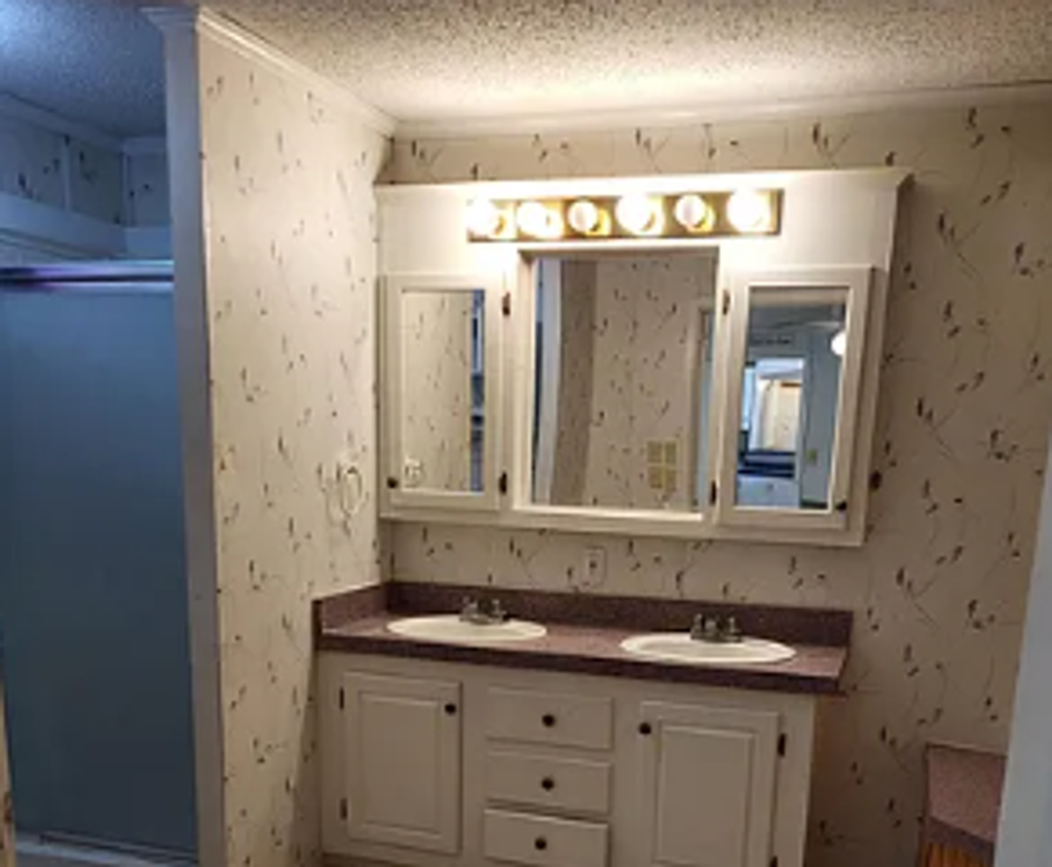 113 W Court Dr - Photo 3 of 7