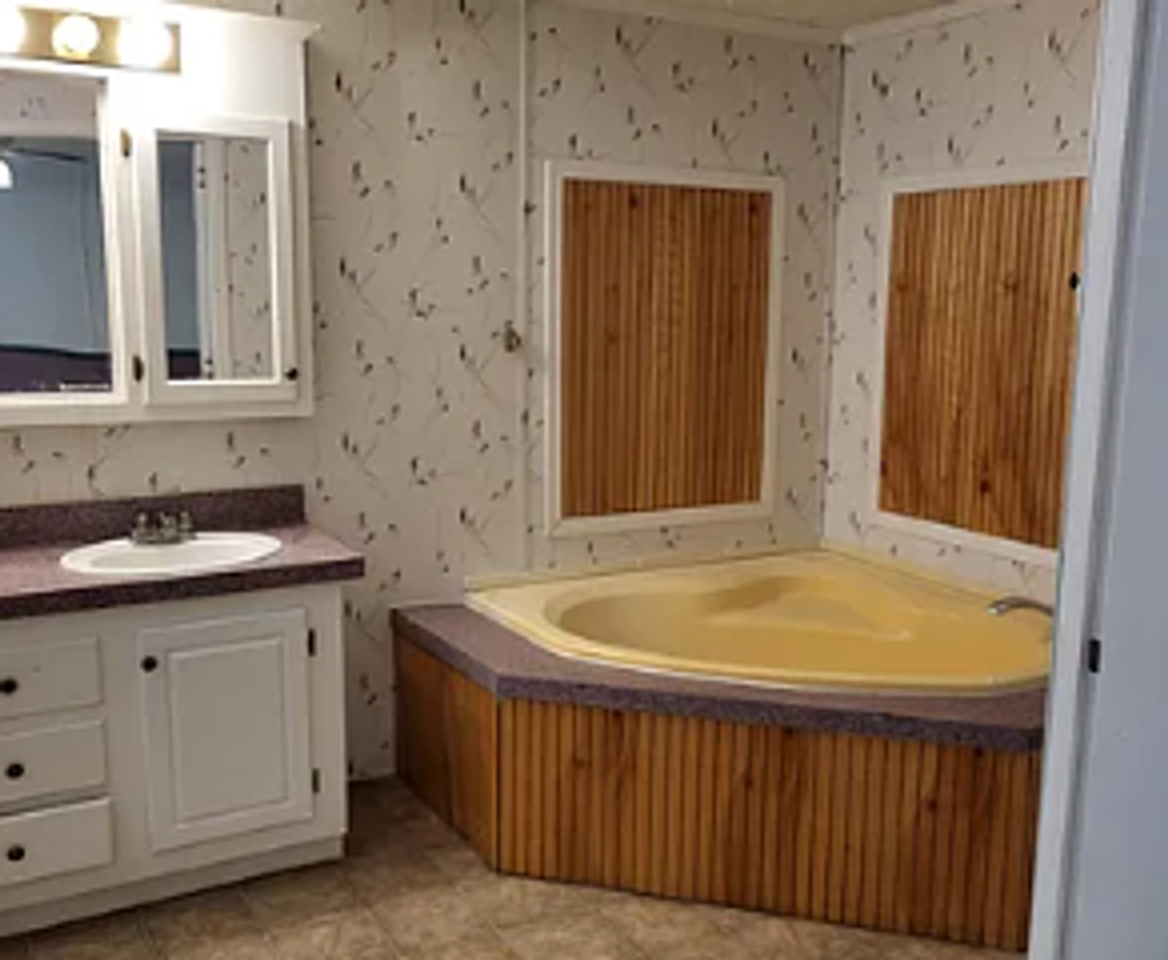 113 W Court Dr - Photo 5 of 7