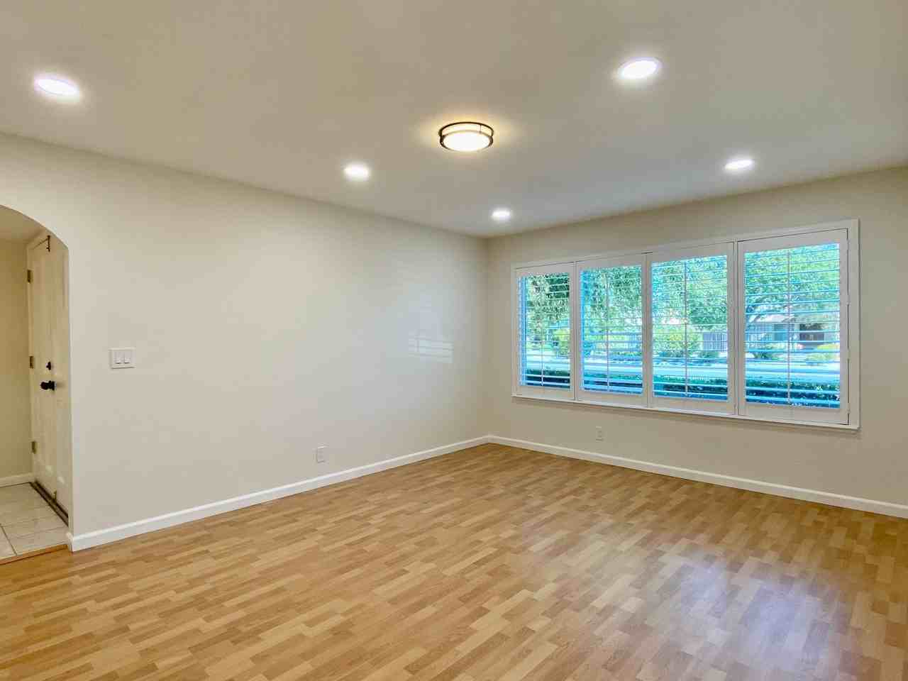 6187 Meridian Ave - Photo 3 of 25