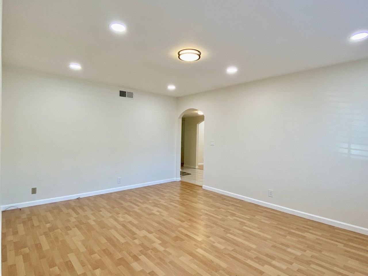 6187 Meridian Ave - Photo 5 of 25