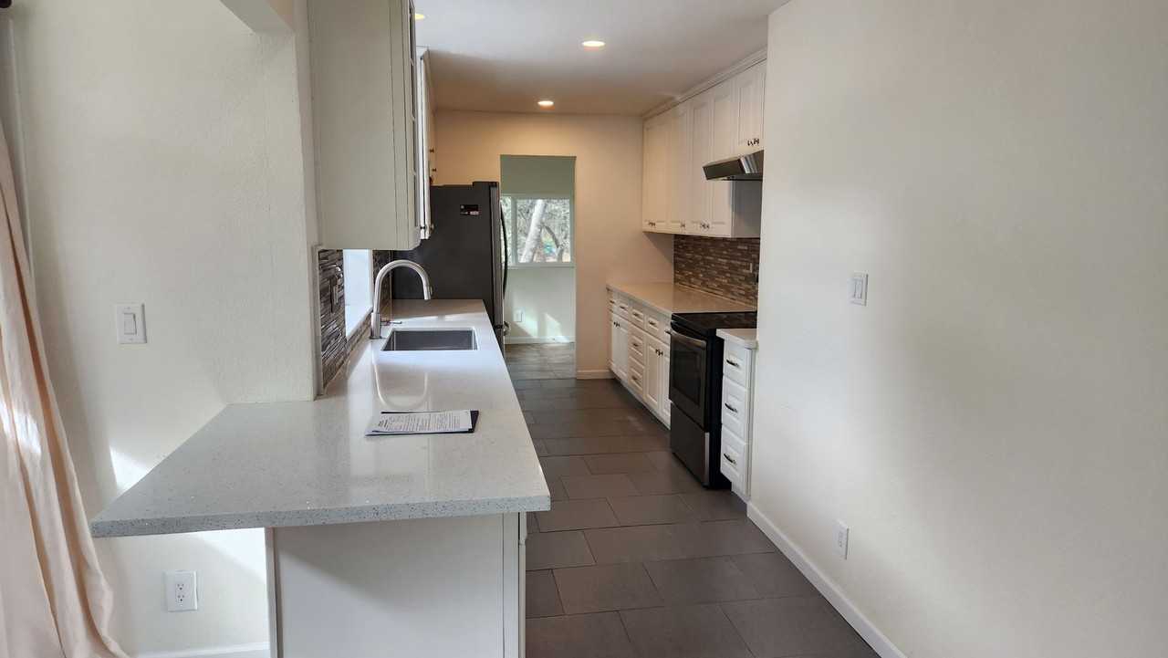 14346 Knobcone Dr - Photo 4 of 16