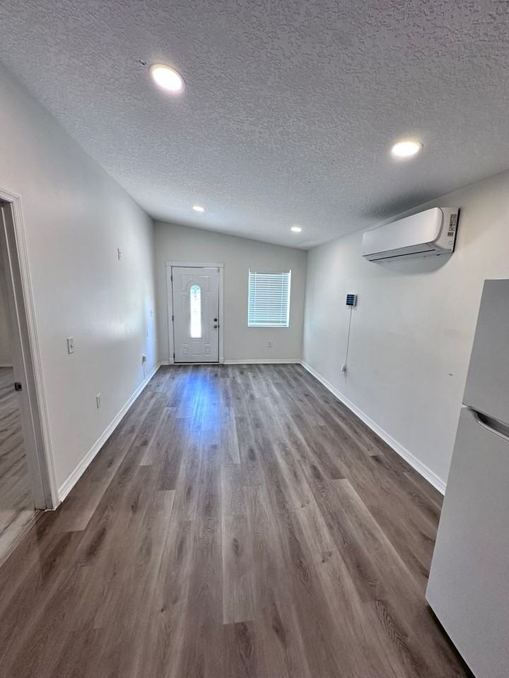 5359 Kingsbury St Rear - Photo 2 of 13