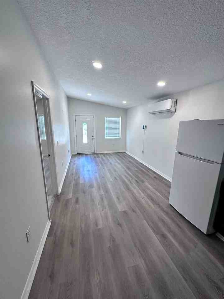 5359 Kingsbury St Rear - Photo 3 of 13