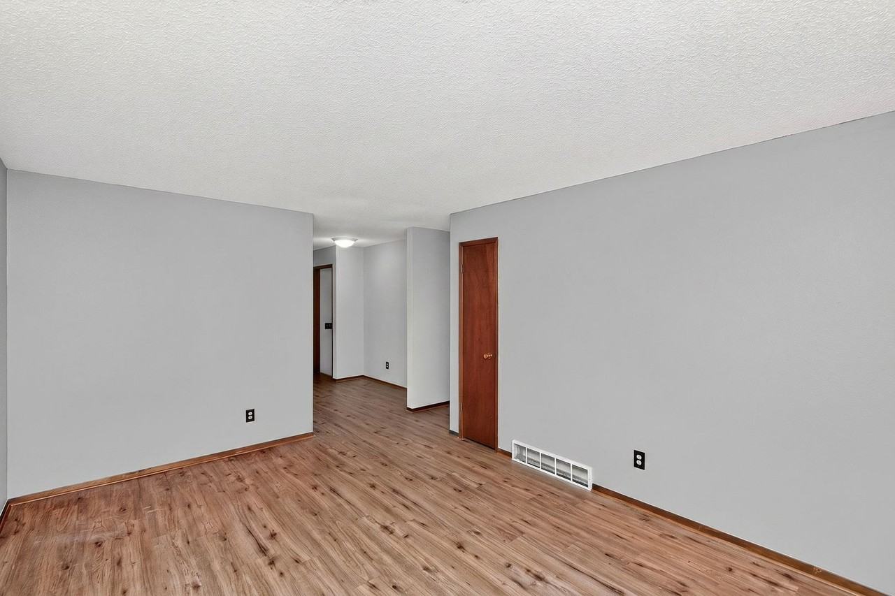 1614 Nw Applewood St - Photo 6 of 27