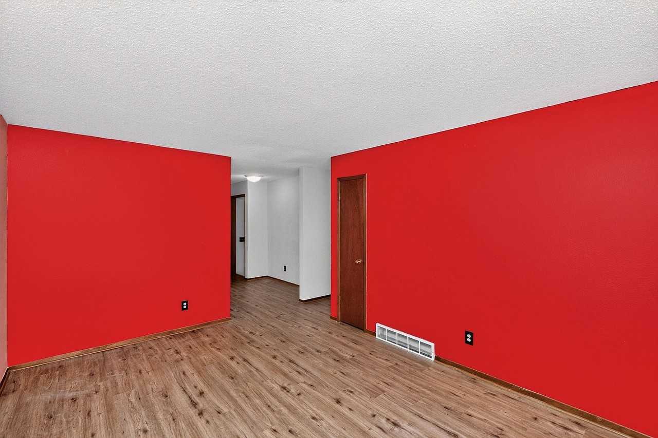 1614 Nw Applewood St - Photo 7 of 27
