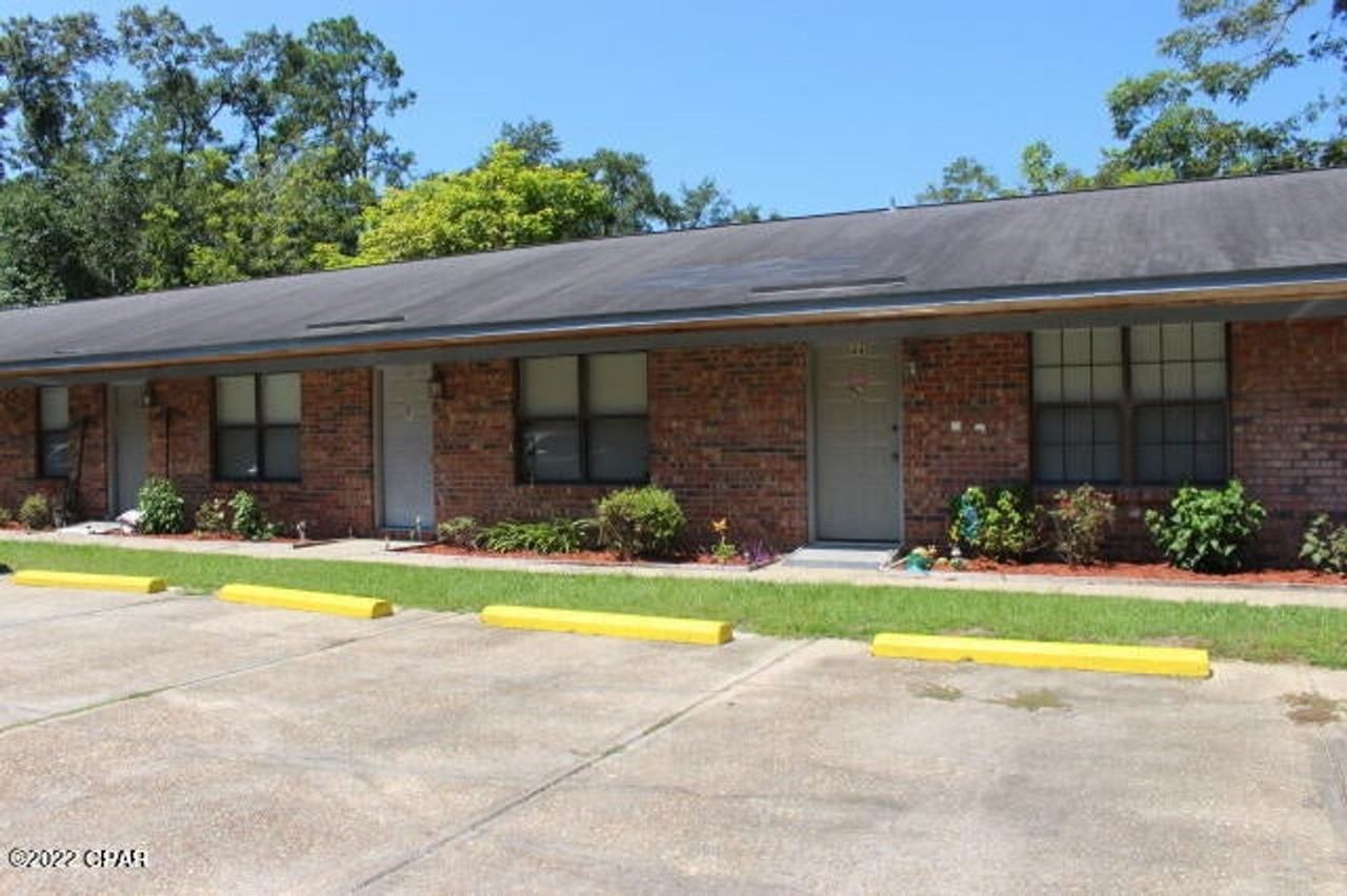 1311 Plum Cir - Photo 2 of 7