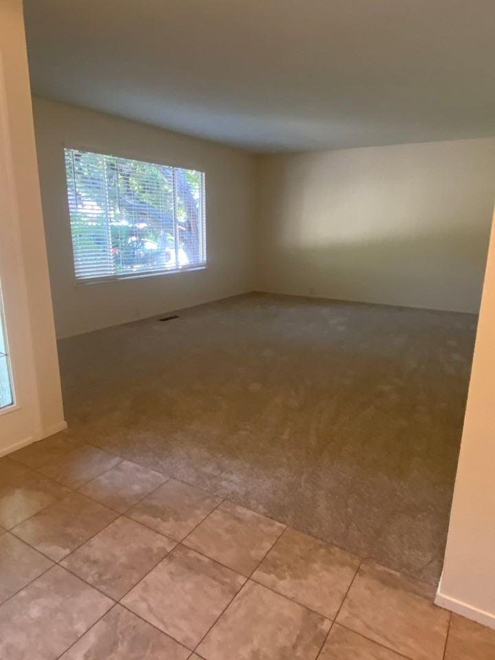 4653 Del Valle Pkwy - Photo 5 of 37