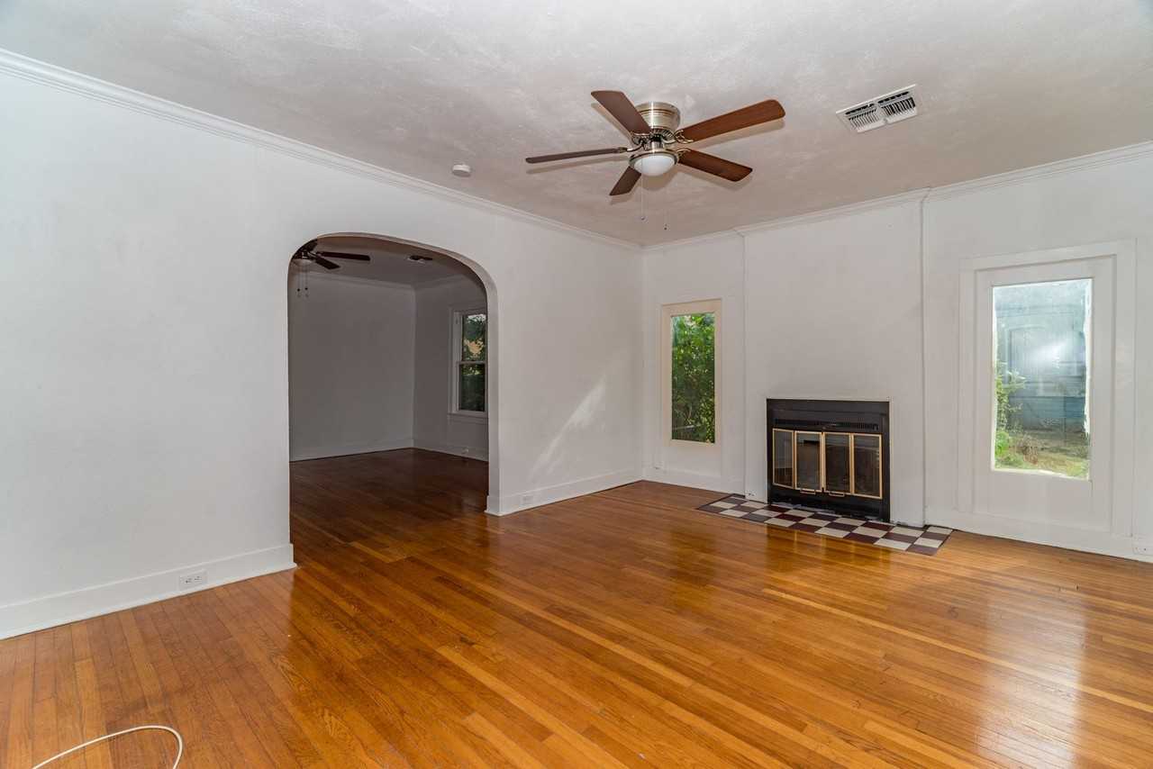 469 E Magnolia Ave - Photo 4 of 26