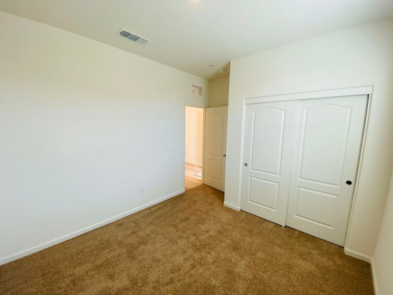 5531 Glowhaven St - Photo 4 of 28