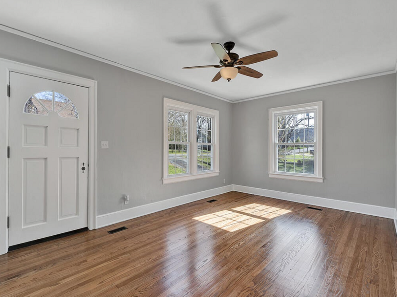118 Pinehurst Ave - Photo 2 of 11