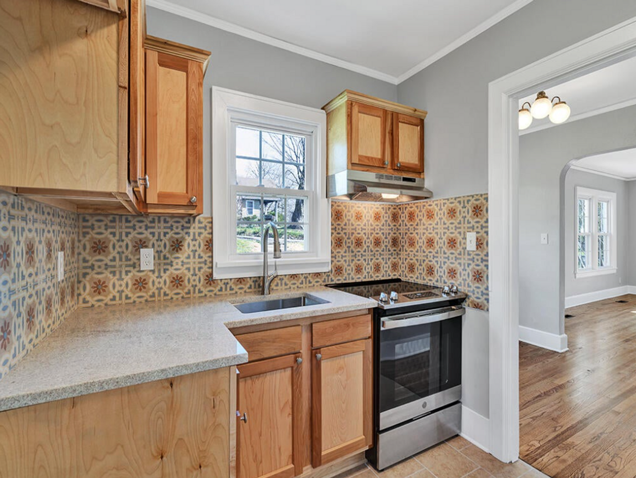 118 Pinehurst Ave - Photo 4 of 11