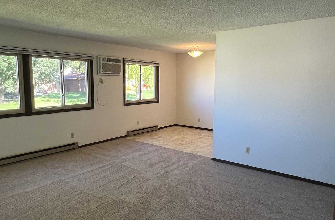 Elmwood Terrace - Photo 2 of 7