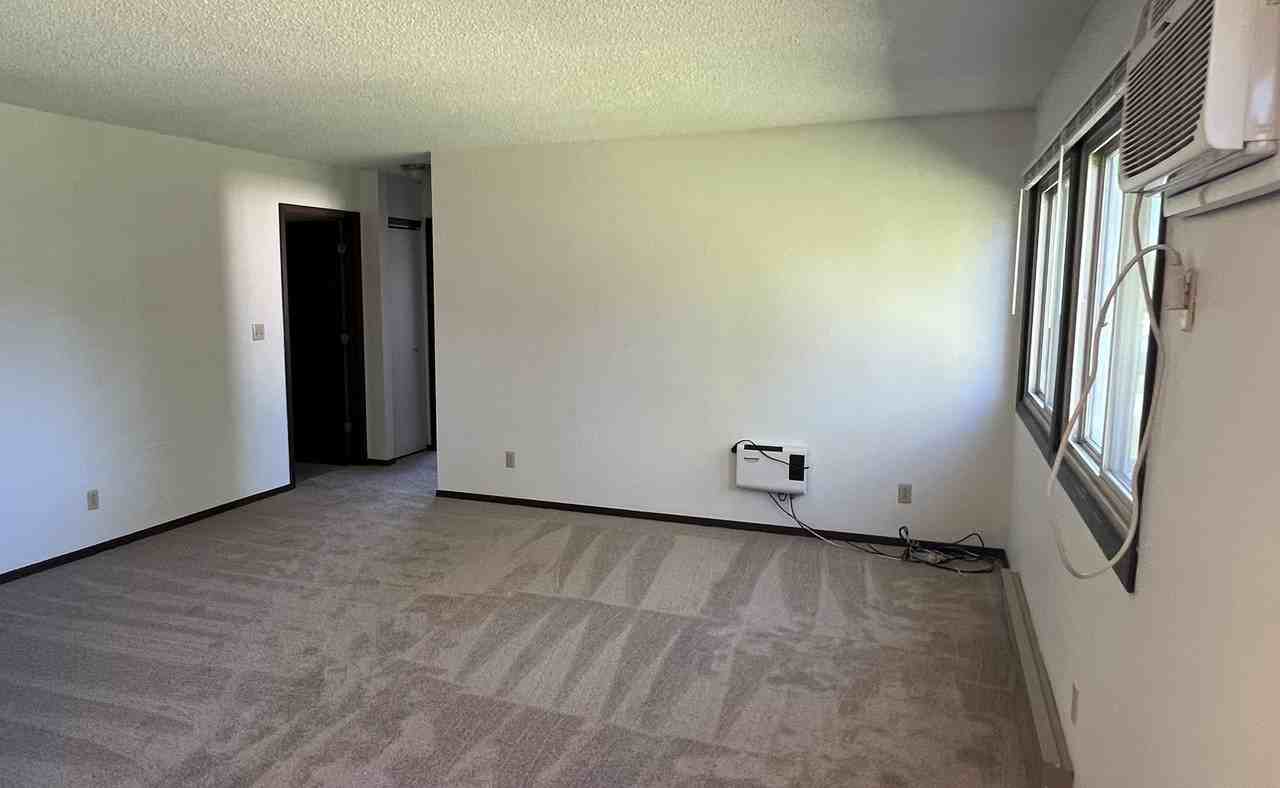 Elmwood Terrace - Photo 3 of 7