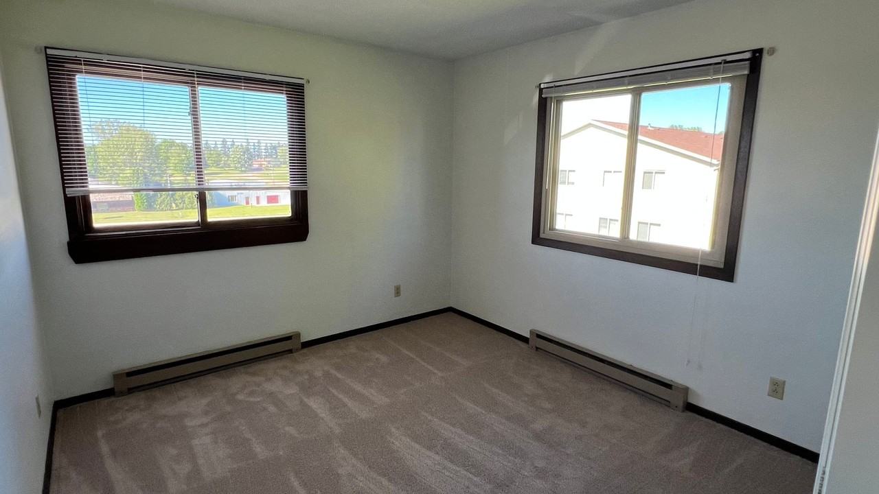 Elmwood Terrace - Photo 4 of 7