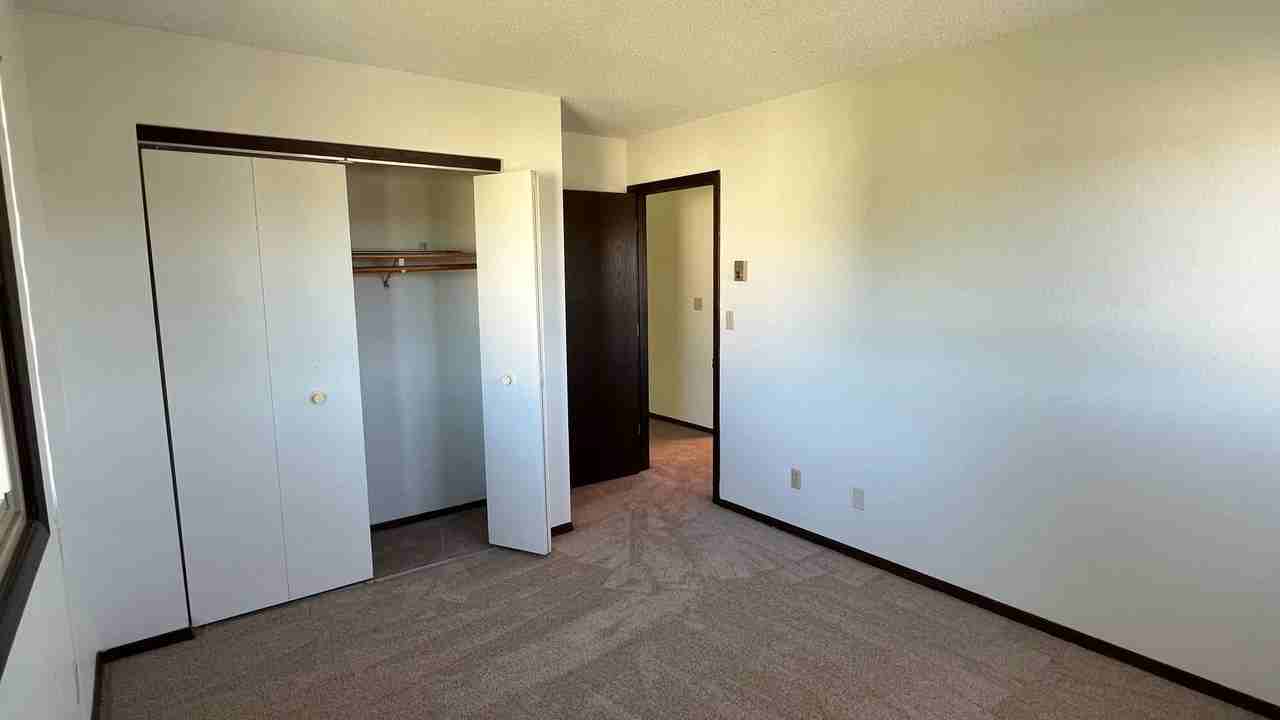 Elmwood Terrace - Photo 5 of 7