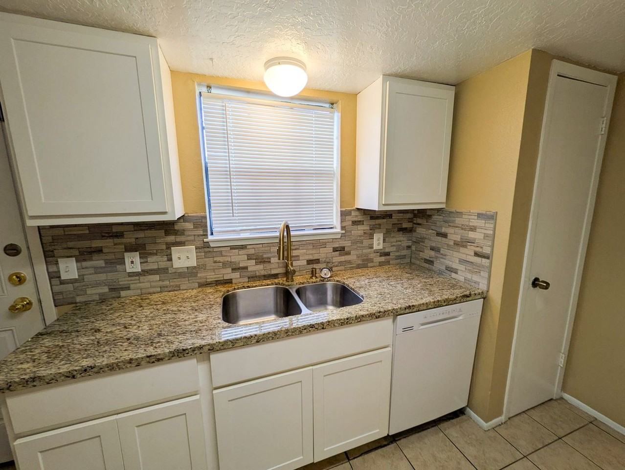 2700 N 16th St - Photo 5 of 22
