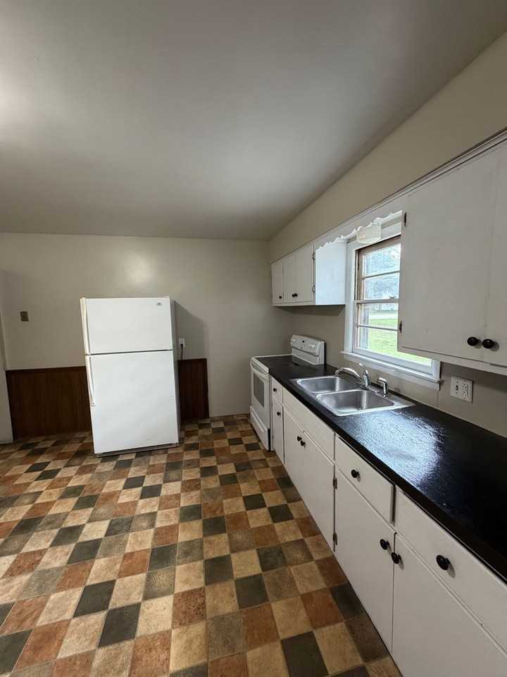 14590 Riley St - Photo 3 of 15