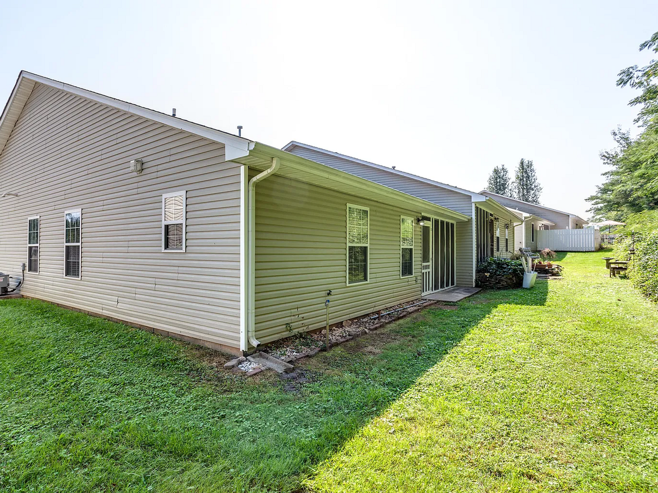 947 Spring Park Rd - Photo 3 of 14
