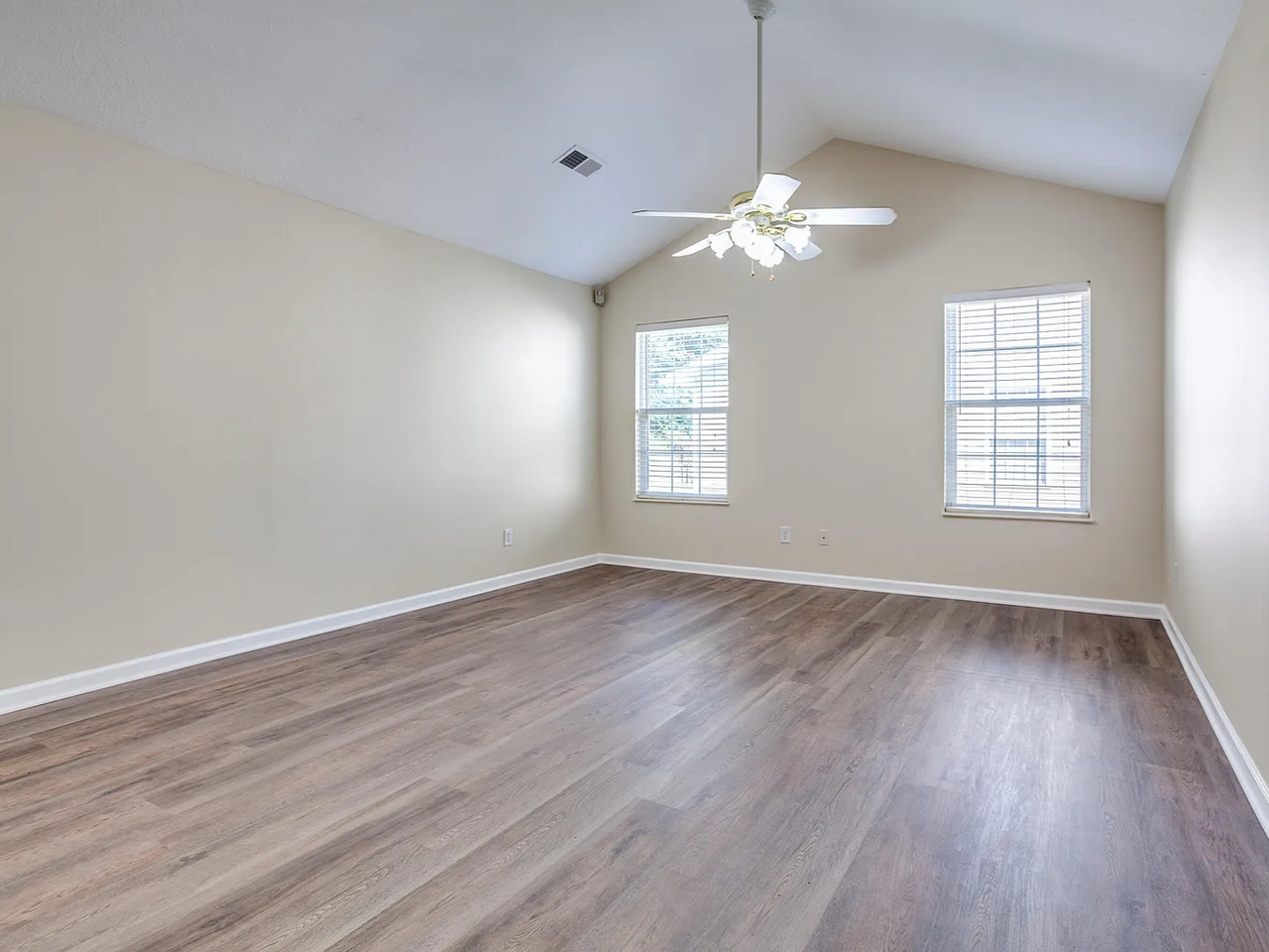 947 Spring Park Rd - Photo 5 of 14