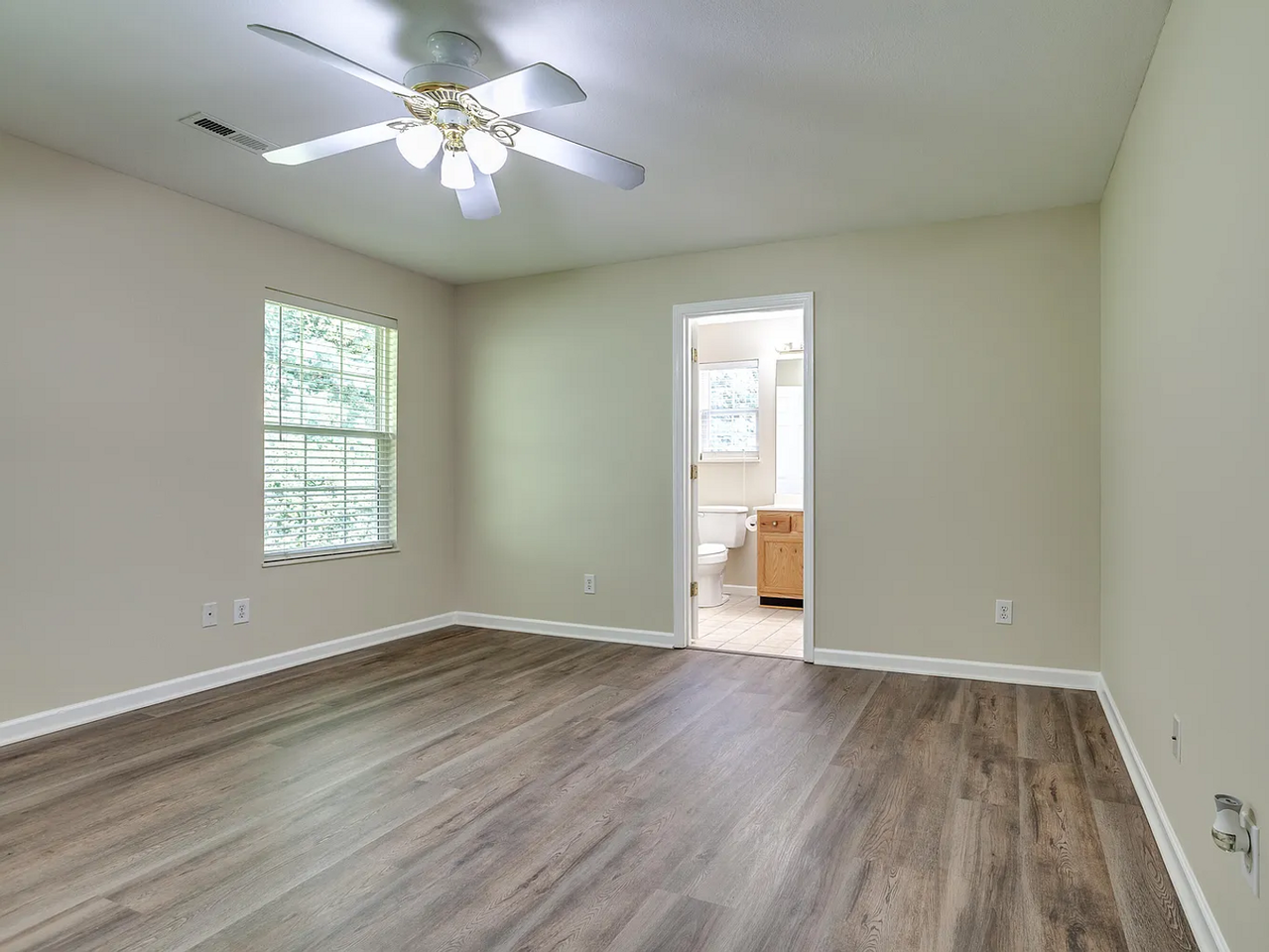 947 Spring Park Rd - Photo 7 of 14