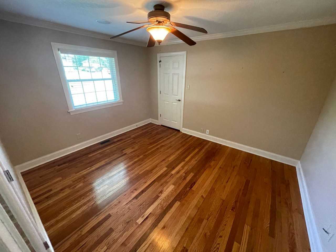 105 Norman Ln - Photo 3 of 26