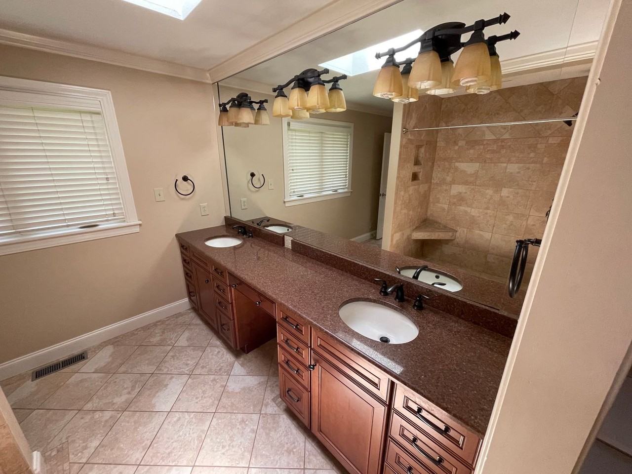 105 Norman Ln - Photo 4 of 26